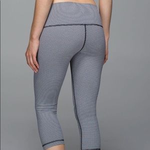 Lululemon Crops Checkered Size 6